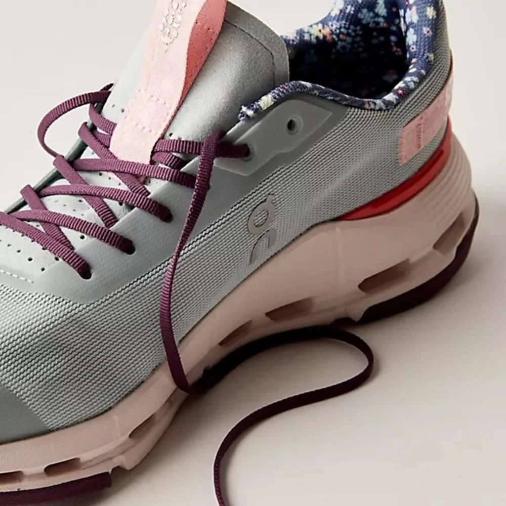 FP Movement x On Cloudnova Form 2 Sneakers - Picture 6 of 7